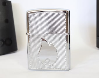 Encendedor Zippo de malla con llama, Encendedor Zippo forjado, Zippo grabado, Zippo cromado plateado, Zippo de colección, Zippo con llama, Zippo raro, Regalo Zippo