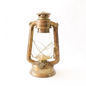 Vintage Oil Lamp, Oil Lantern, Brass Lantern, Vintage Lantern, Brass Oil Lamp, Lantern Centerpiece, Lantern Light, Lantern Wall Hanging Gift