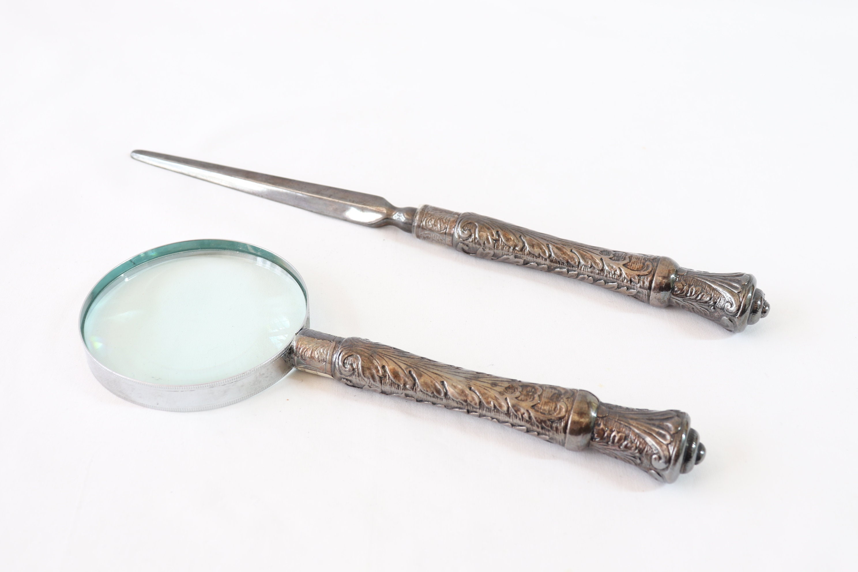 New Victorian Style Silver Letter Opener & Memo Pad Holder Desk Set New Victorian Style Silver Letter Opener & Memo Pad Holder Desk Set
