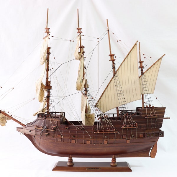 Maquette de bateau galion espagnol, Maquette de bateau en bois, Maquette de bateau faite main, Bateau de Colomb, Bateau de galion, Décoration nautique, Cadeau nautique, Cadeau pour lui