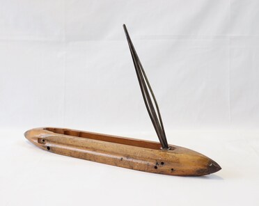 Ancienne Navette En Bois Pour Tissage – Décoration, Mercerie, Collection – France