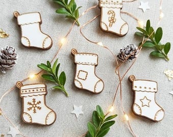 Weihnachtsstrümpfe aus Holz, 5er-Set, unbehandelte Weihnachtsstrümpfe aus Holz, Bastelmaterial aus Holz, DIY-Weihnachtsdeko, Weihnachtsbastelzubehör