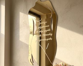 Goldene weibliche Silhouette als Wanddekoration, personalisiertes Geschenk für Schönheitssalons, 50 cm