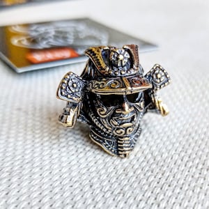 Bead for paracord, manual casting, Samurai helmet