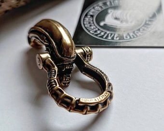Brass paracord ALIEN shackle. Xenomorph. Beads for paracord weaving, viking style. viking jewelry, manual casting