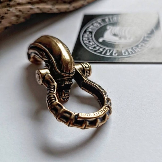 Brass paracord hotsell shackle