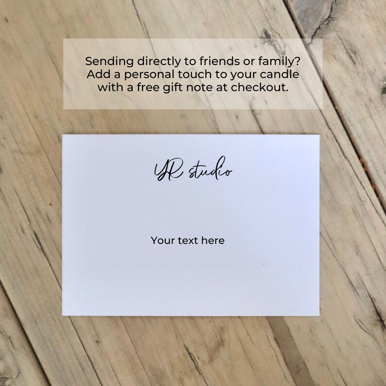 K&ouml;nnte beinhalten: Wei&szlig;e Karte mit dem Text "YR studio" und "Your text here" in schwarzer Schrift.