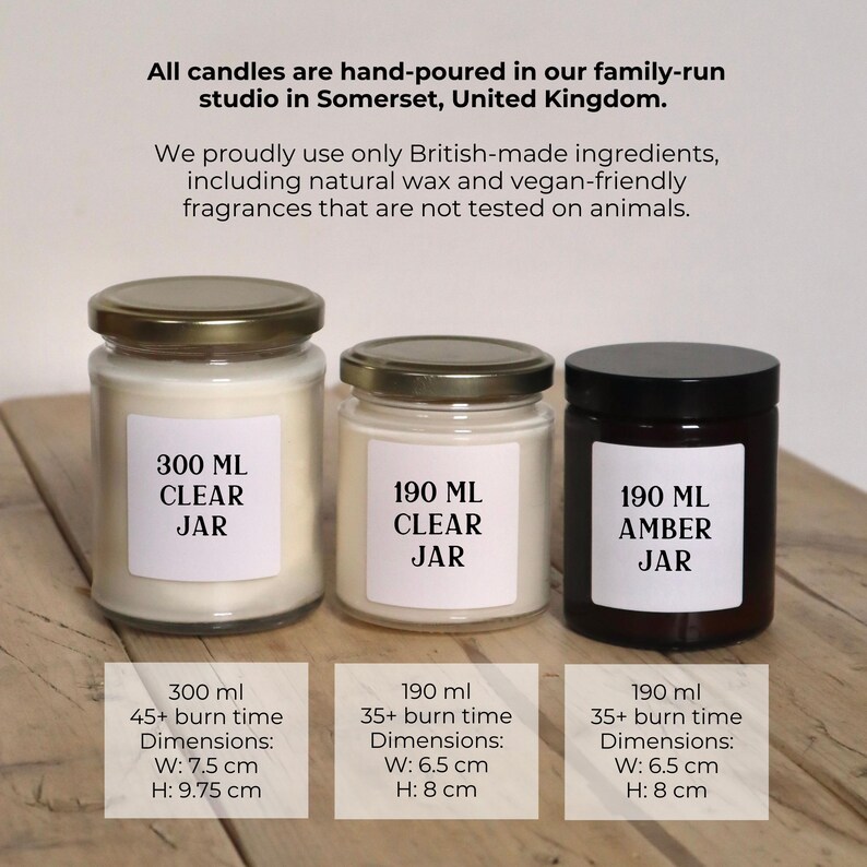 Peut inclure: Trois pots de bougies en verre avec des &eacute;tiquettes. Le plus grand pot est de 300 ml et indique "Clear Jar". Les deux plus petits pots sont de 190 ml et indiquent "Clear Jar" et "Amber Jar".