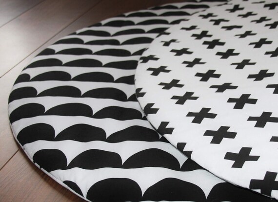 monochrome baby play mat