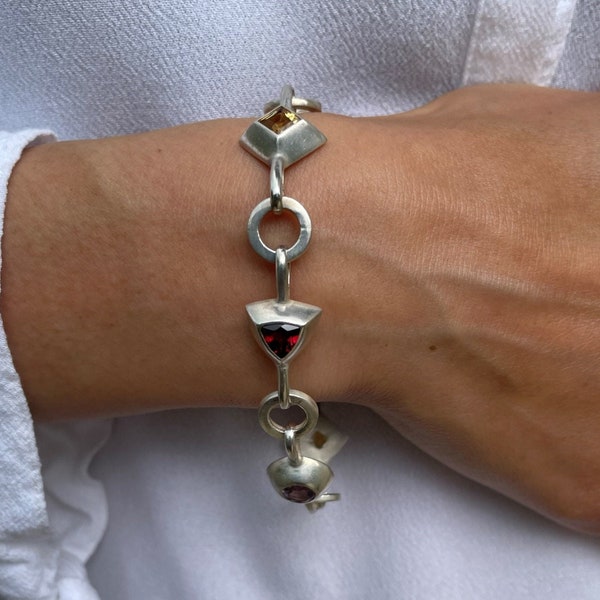 Elégant bracelet en argent et  pierres semi précieuses