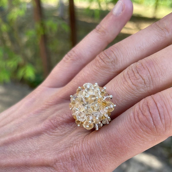 Belle Bague en argent 925 en forme de bouquet rond habillée de magniques citrines