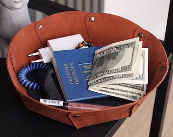 Leather bowl tray,Valet tray bowl,Dice tray bowl,Leather bowl storage,Catch all tray,Leather key bowl,Desk valet tray,Coin tray