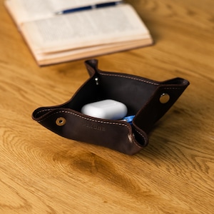 Valet tray for men,Dice tray,Leather dice tray,Leather tray,Leather valet tray,Personalized leather tray,Valet tray,Leather valet,