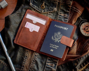 Porta passaporto personalizzato, regalo di viaggio per uomo, copertina del passaporto inciso, portafoglio da viaggio personalizzato