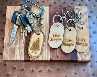 Schlüsselanhänger | Naturholz | Schlichtes Schlüsselanhänger | Kiefer Baum graviert | Schlüsselanhänger Geschenk | Geschenke für Ihn | Geschenke für Sie | Rustikale Accessoires