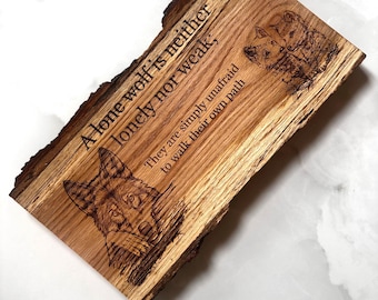 Wolf Dekor |  Wolf Silhouette Zeichen | Gravierte Wohnkultur | Von der Natur inspiriertes Dekor | Wolf Themed | Wildtier-Enthusiasten-Dekor | Rohe Rand Dekor