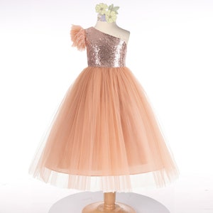 One Shoulder Wedding Flower Girl Dresses Ostrich Feather Flower Girl Dress Tulle Junior Bridesmaid Dress Toddler Girl Photoshoot Dresses