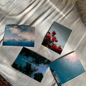 Set aus 4 Grußkarten mit Naturmotiven, Postkartenset mit Rosen, Bäumen, Vögeln und Wolken