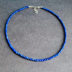 Halsband med lapis lazuli-pärlor: 14k guldfyllt, lager-på-lager-choker