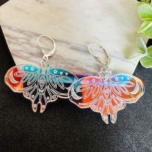 Motte Ohrringe Irisierende Luna Motte Ohrringe Lever Back Witchy Celestial Moth Holographische Schmetterling Mond Ohrringe Einzigartiges Geschenk für Mutter, Schwester