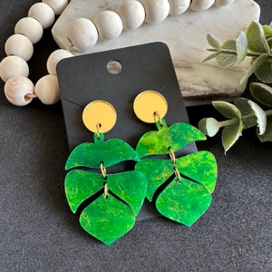 Monstera Leaf Earrings Gold Dangle Leaf Earrings Glitter Green Acrylic Lightweight Earrings Stud Botanical Jewelry Mothers Day Gift for Her