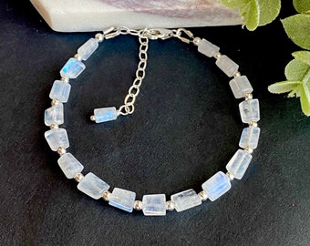 Rainbow Moonstone Nugget-armband: sterlingzilveren edelsteen met kralen