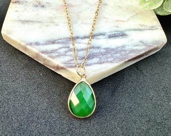 14k Gold Green Jade Necklace: Minimalist Oval Solitaire - Etsy
