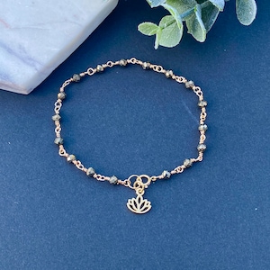 Pyrit Armband Gold Natürliche Edelstein Perlen Armband Leo Armband Lotus Blume Bettelarmband Gold Pyrit Schmuck, Geburtstagsgeschenk für Frauen