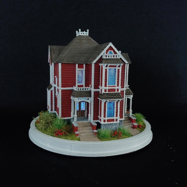 Charmed miniature model. Halliwell mansion. Witch TV show fan art.