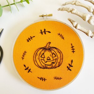 PDF STICKMUSTER ⨯ Jack O'Lantern | Halloween Kürbis pdf Stickmuster - einfache Anfänger Stickmuster pdf - Herbst Stickmuster - Herbst Bild 9