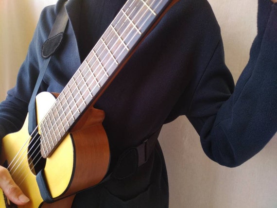 Vhbw - vhbw Bouton pour sangle de guitare, ceinture pour ukulélé ou  mandoline - noir forme en V - Accessoires claviers - Rue du Commerce
