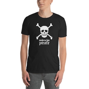 Funny Leg Amputee T-Shirt (Unisex) / Leg Amputation Tee - &quot;Pirate&quot;