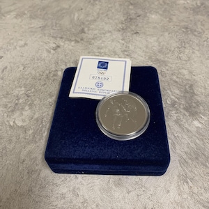 Olimpiadi di Atene 2004: Grecia, moneta commemorativa da 10 euro in argento, versione proof, dedicata al calcio, con certificato di autenticità.
