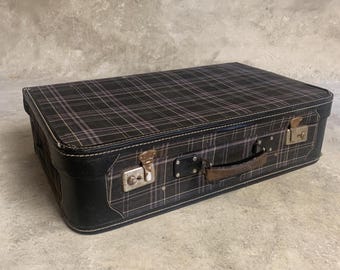 Vintage geruite koffer: blauwgrijze retrobagage, opbergruimte voor woondecoratie