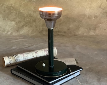 Groene art-decotafellamp: vintage accent van verchroomd metaal