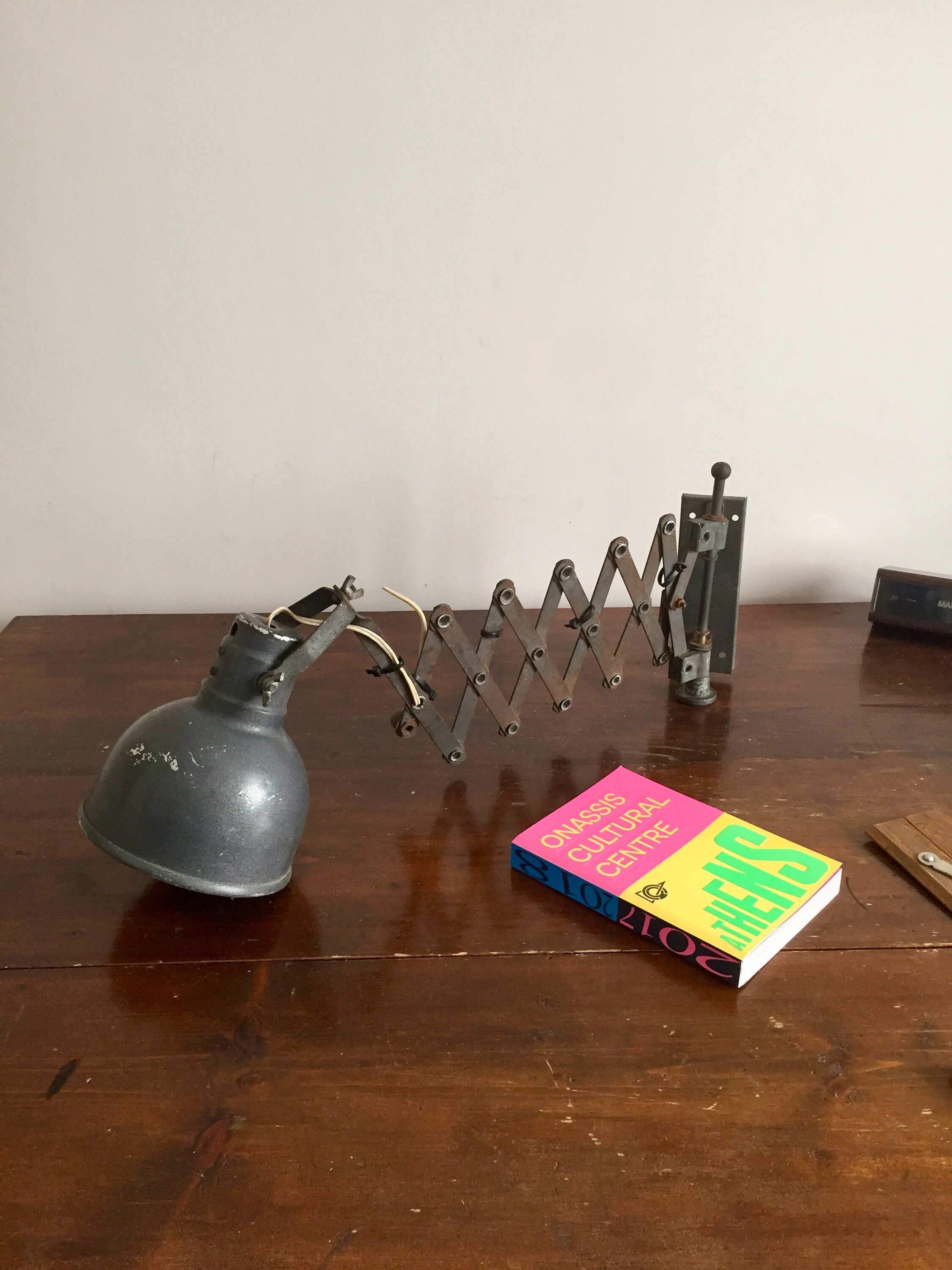 Vintage Industrial Scissor Lamp: Green Mid-century Accordion Wall