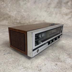 Vintage Soundesign AM FM Stereo Clock Radio Model 3933, Vintage Flip Clock Soundesign Model 3933, Vintage Tabletop Clock Radio.