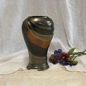 Vaso in bronzo vintage, vaso in bronzo massiccio, arredamento per la casa in stile cottage.