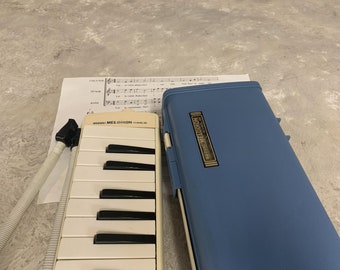Vintage Suzuki Melodion School 26: Retro Wind Keyboard Harmonica