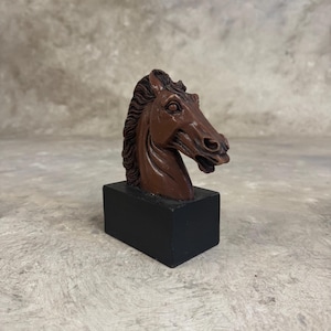 Horse head sculpture made in Italy, Trophy Horse Head, Art Animal, Horse head bust, Horse head book shelf.