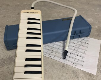 Vintage Suzuki Melodion School 26: Retro Wind Keyboard Harmonica