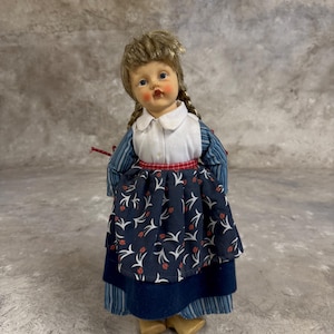 Vintage porseleinen Nederlandse pop met provinciekostuum, Bisque-pop, zeldzame Nederlandse pop