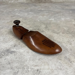Vintage shoe mold, antique Card holder, wooden old shoes, cobbler tool, wooden Shoe Last, Shoe Store decor, Antique wood decor