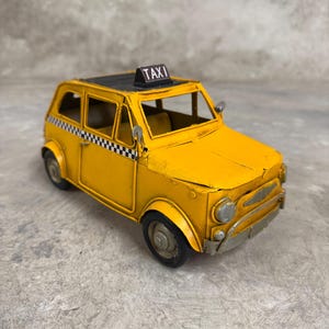 Replik-Fiat 500 Zinn-Metall-Stil-Auto mit Taxi-Topper, Ford 500 Taxi Zinn Metall Miniature Dekoration, 10 &quot;Gelber Camper-Fiat 500 Taxi