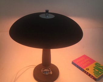 デザインラインのミッドセンチュリーモダンデザインのマッシュルーム