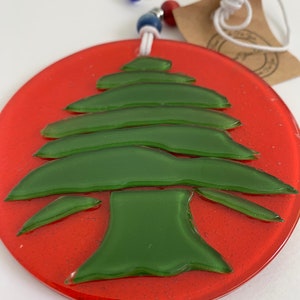Weihnachtsbaumschmuck aus geschmolzenem Glas, geschmolzenes Glas, handgefertigtes geschmolzenes Glas, geschmolzenes Glas, hängend, Weihnachtsbaum.