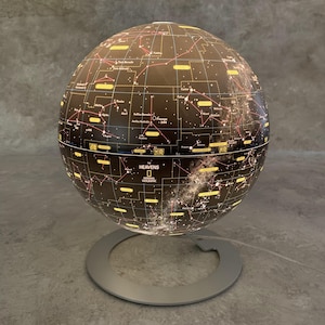 Beleuchtete Sphäre der Sternbilder National Geographic The Heavens Edelstahlbasis Bürodekor.