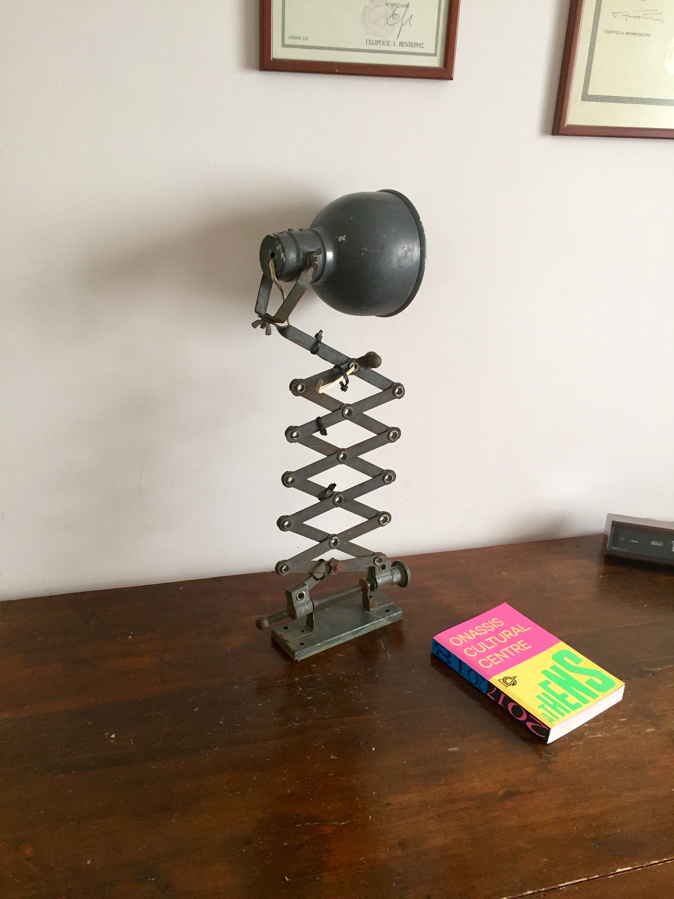 Vintage Industrial Scissor Lamp: Green Mid-century Accordion Wall