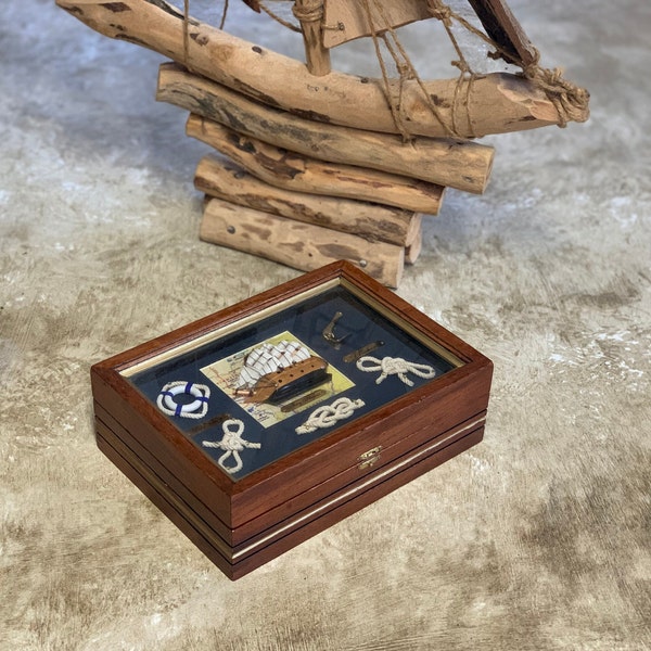 Boîte en bois nautique vintage avec noeud de bateau et doublure en velours