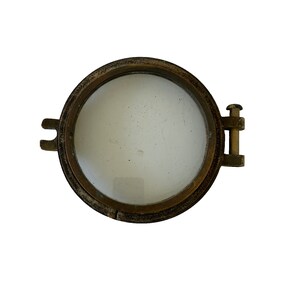 K&ouml;nnte beinhalten: Ein Set aus drei Keramikbechern mit gesprenkelter, matter Oberfl&auml;che. Die Becher sind in Creme-, Hellgrau- und Dunkelgraut&ouml;nen gehalten. Jeder Becher hat ein schlichtes, minimalistisches Design.